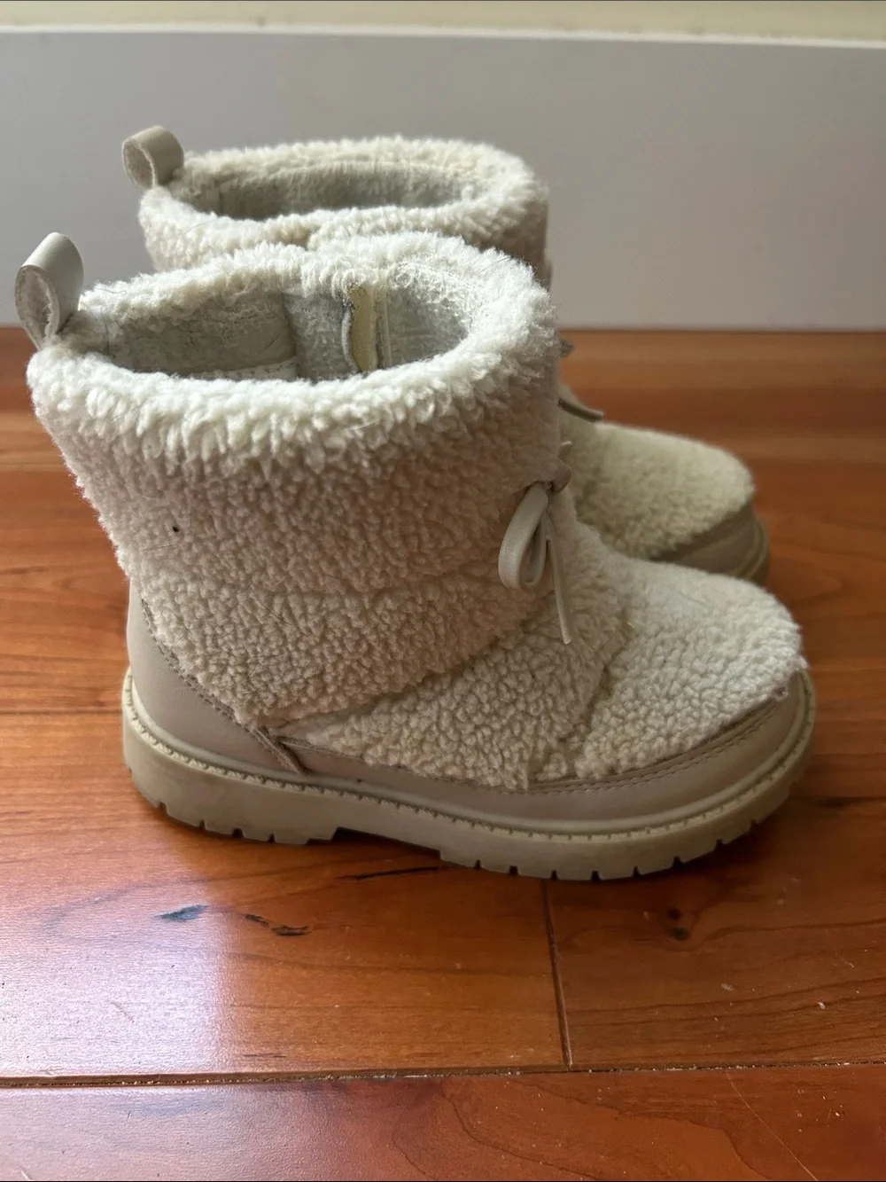 Old Navy Cream Sherpa Bootie Slippers with Bow Accent